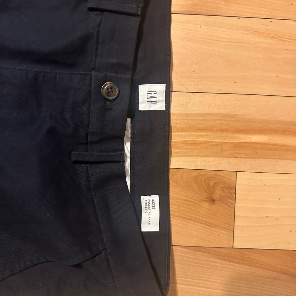 Essential Gap Khaki Athletic fit